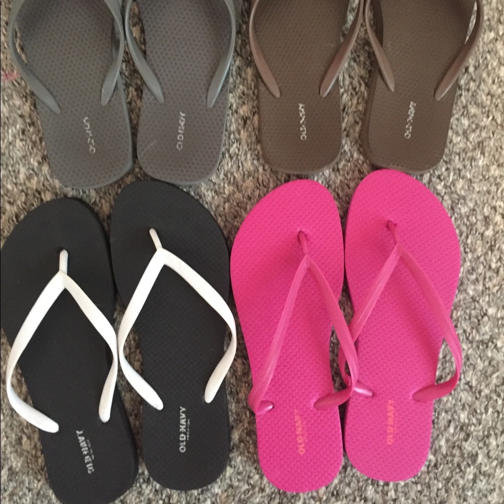 🦋 Bundle of 4 Pairs of Old Navy Flip Flops